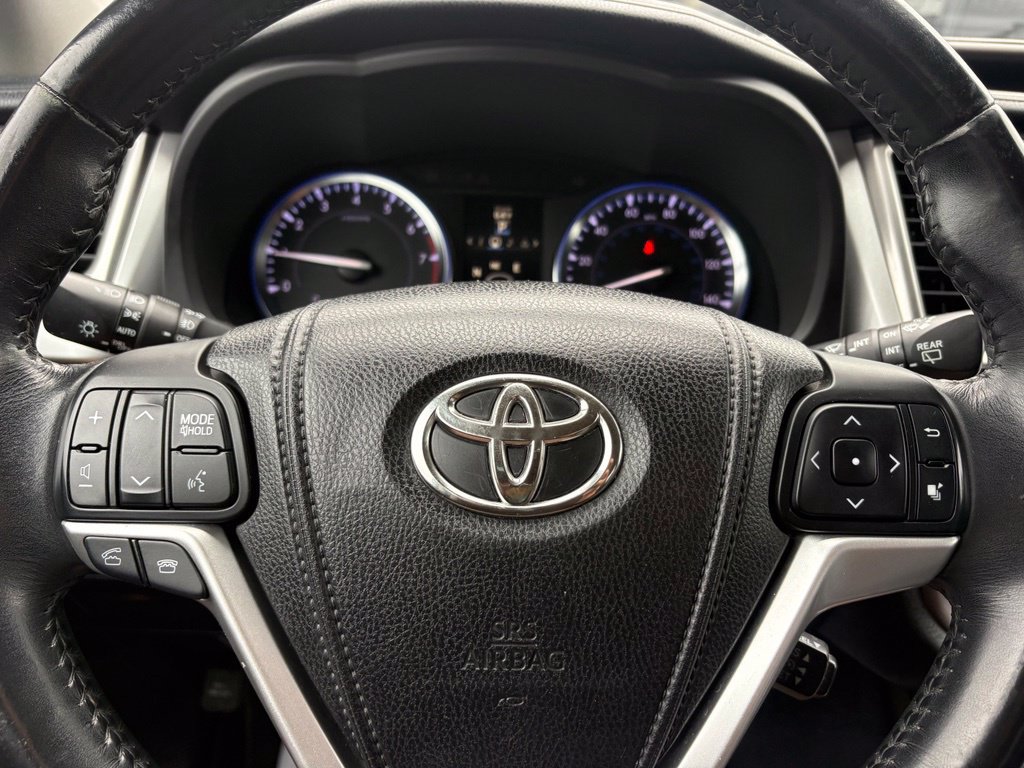 Used 2014 Toyota Highlander XLE FWD image 13