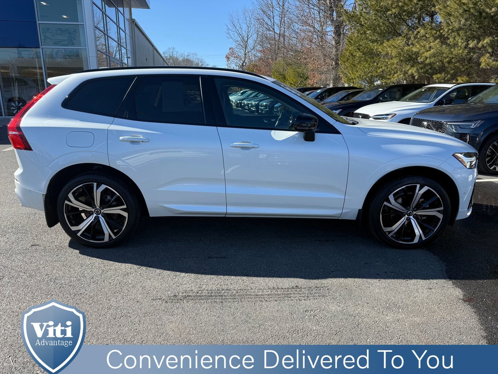 Certified 2023 Volvo XC60 B5 Ultimate w/ Climate Package image 9