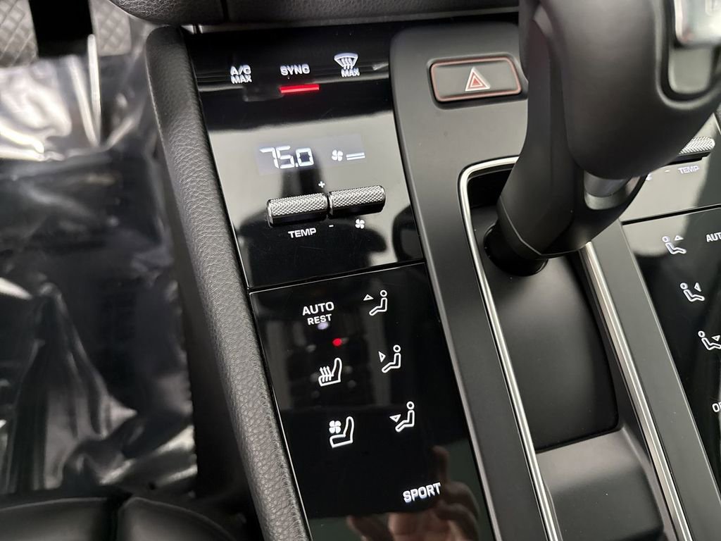 Certified 2024 Porsche Macan Turbo image 31