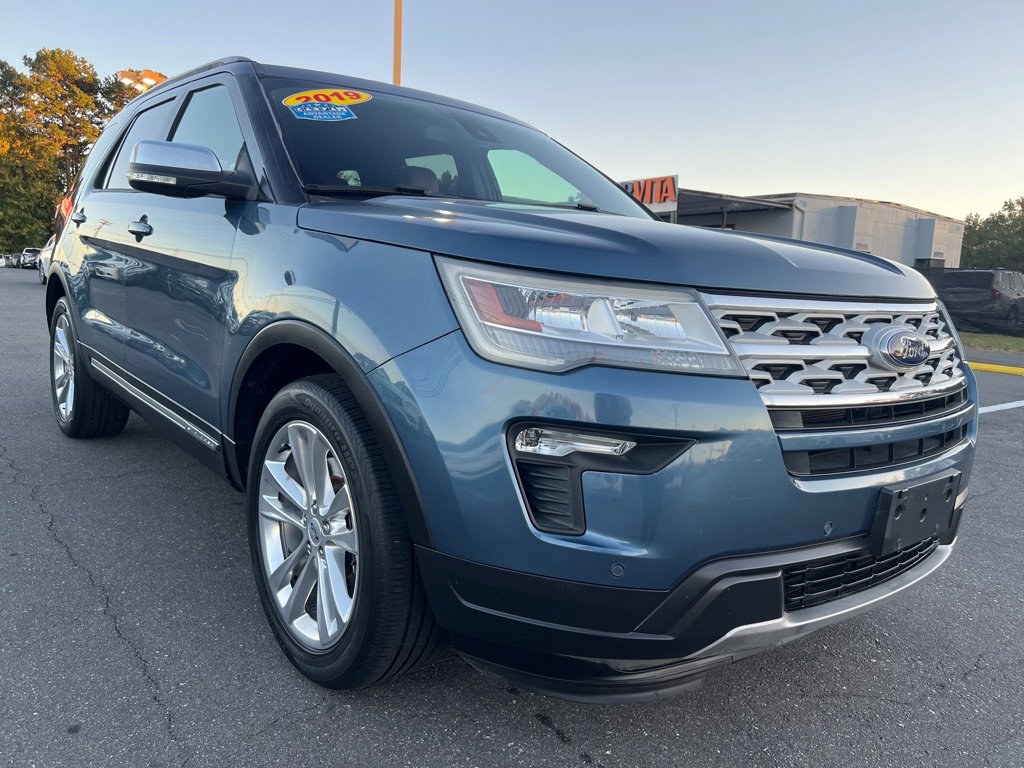 Used 2019 Ford Explorer XLT w/ Equipment Group 202A image 3