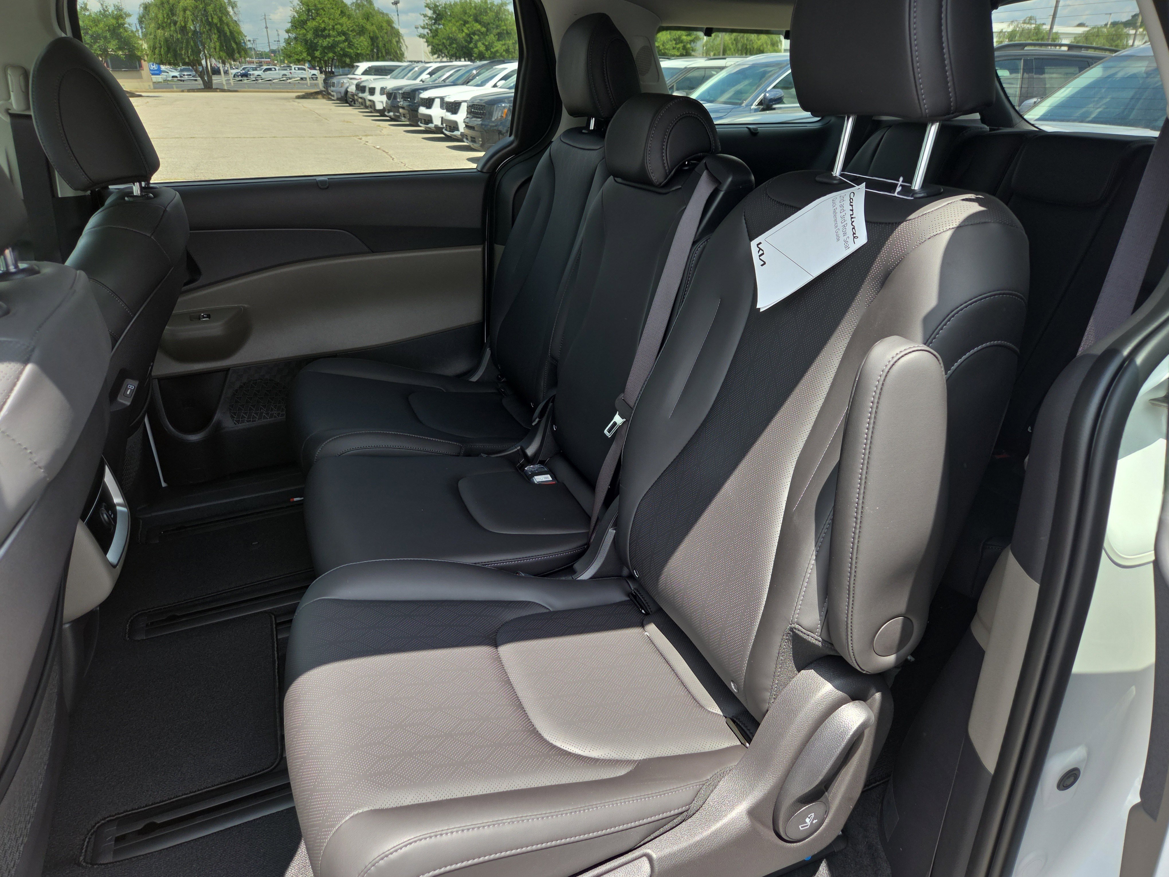 New 2026 Kia Carnival EX image 6