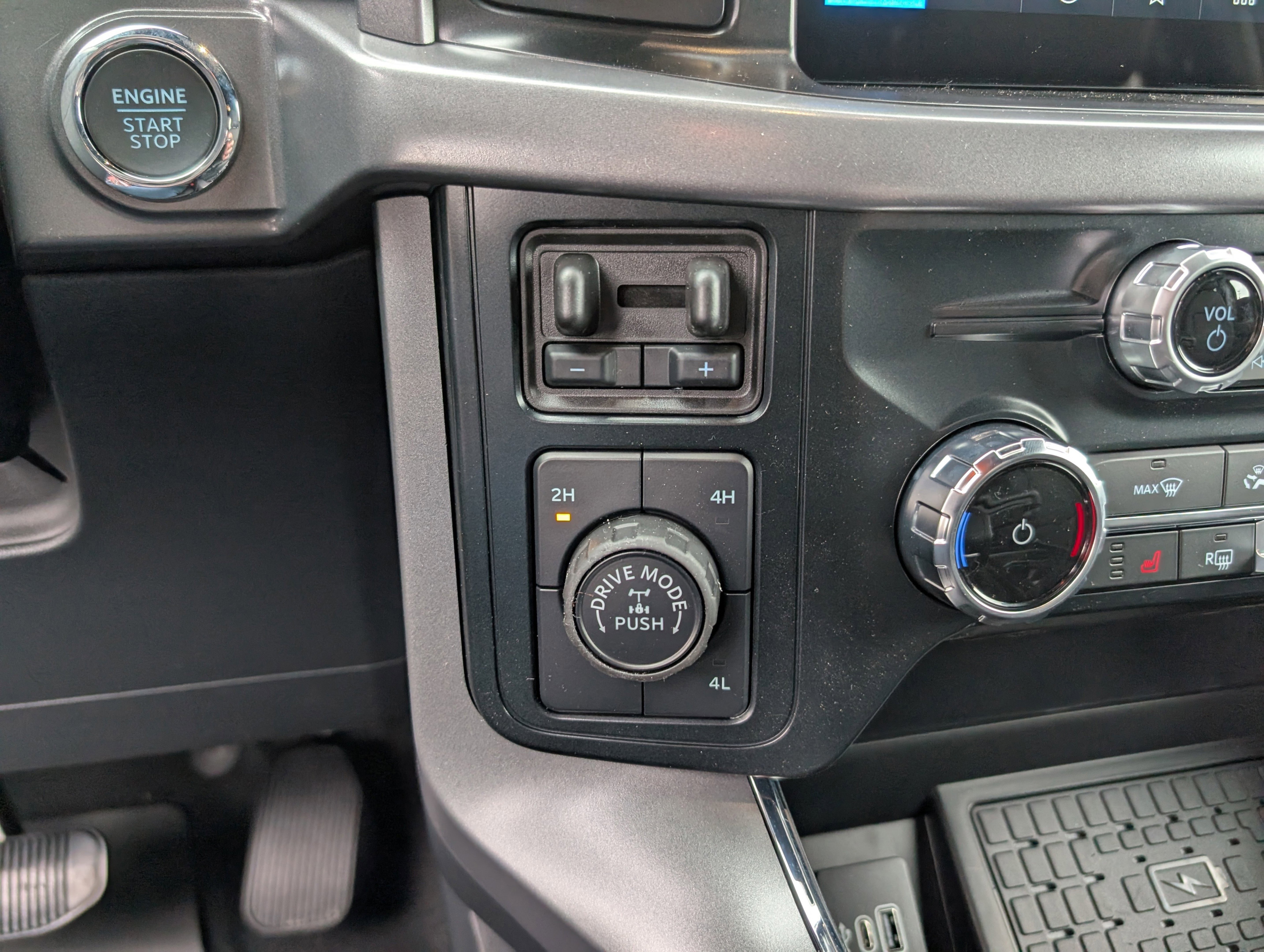 New 2025 Ford F150 XLT w/ Equipment Group 302A MID image 25