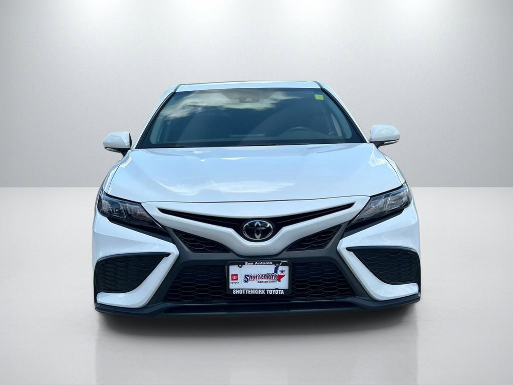 Used 2023 Toyota Camry SE FWD image 2