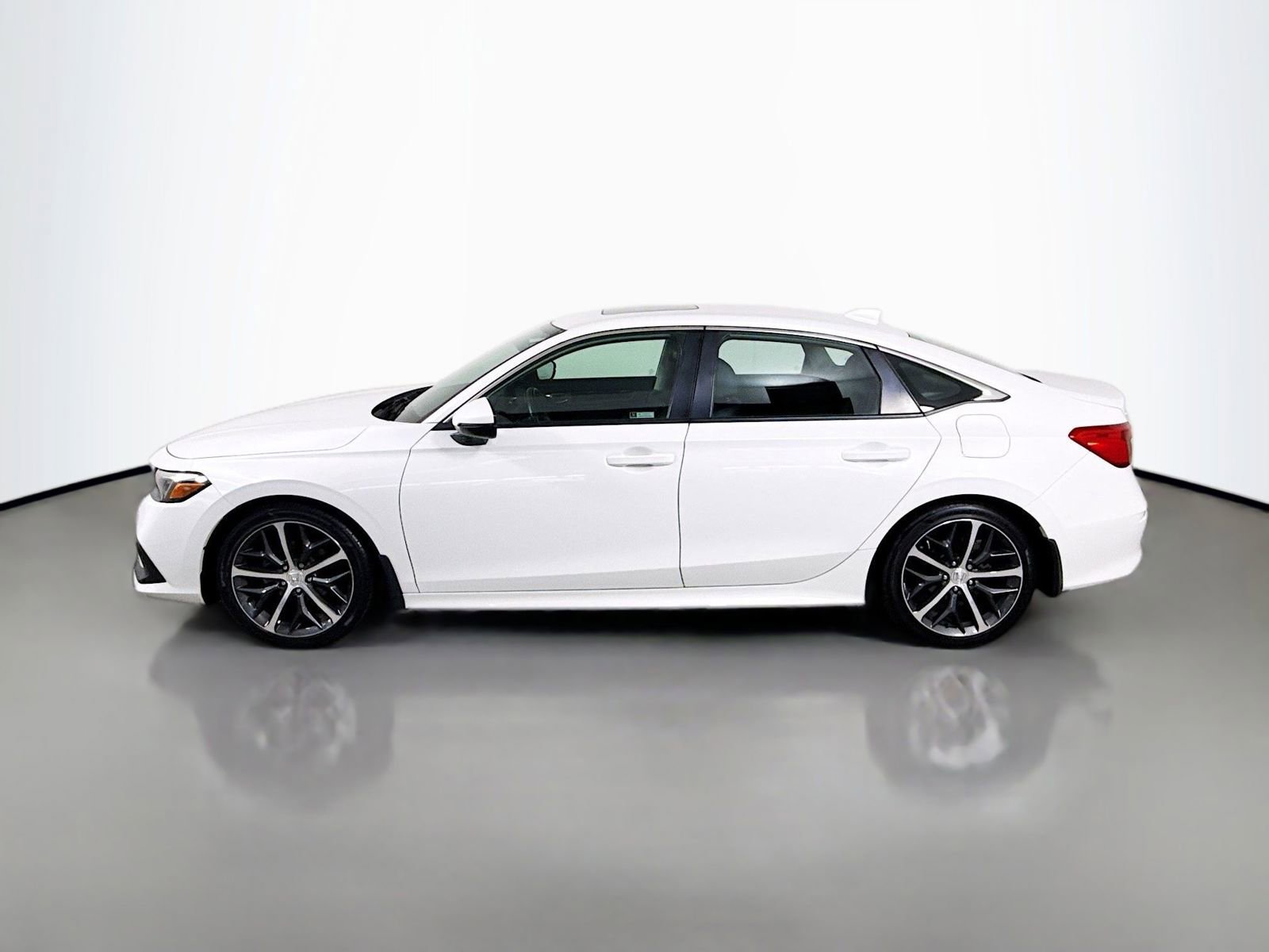 Used 2023 Honda Civic Touring image 2