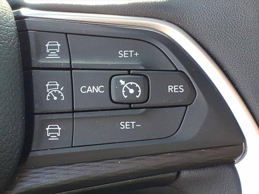 Used 2024 Jeep Grand Cherokee L Altitude image 25