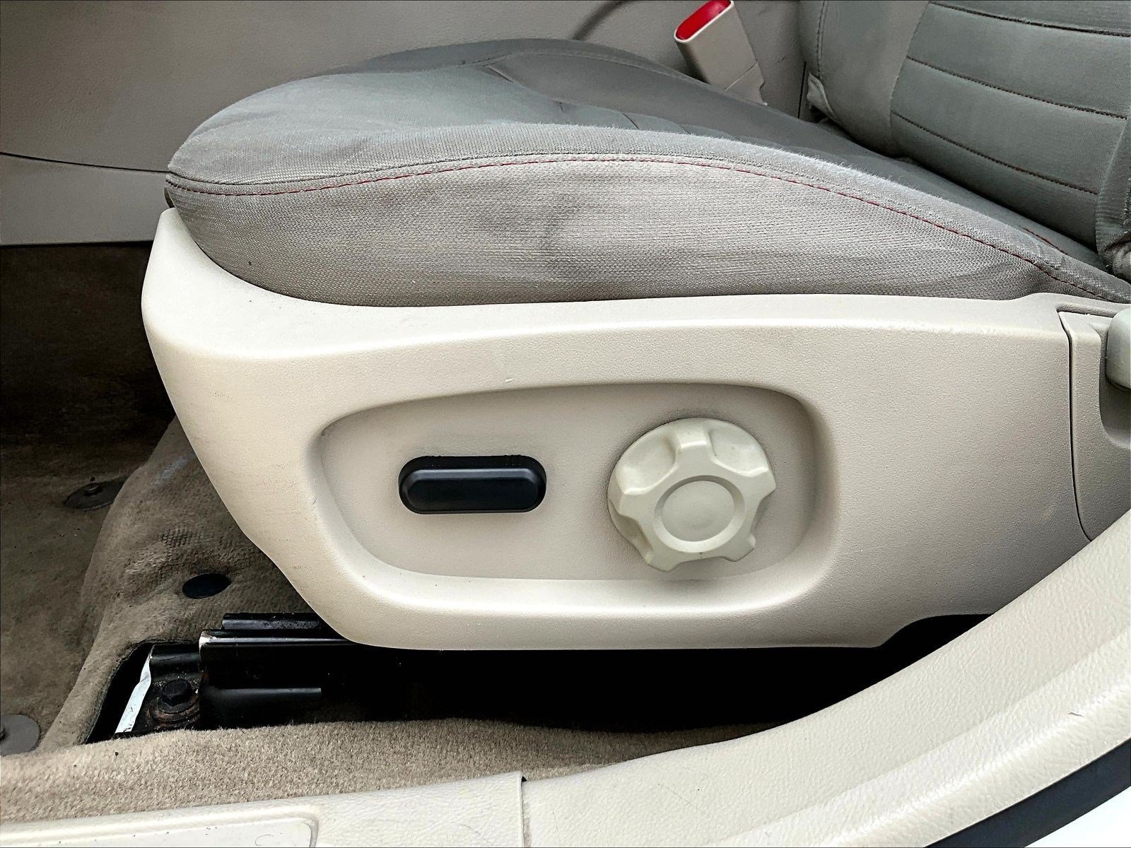 Used 2012 Ford Taurus SE FWD image 36