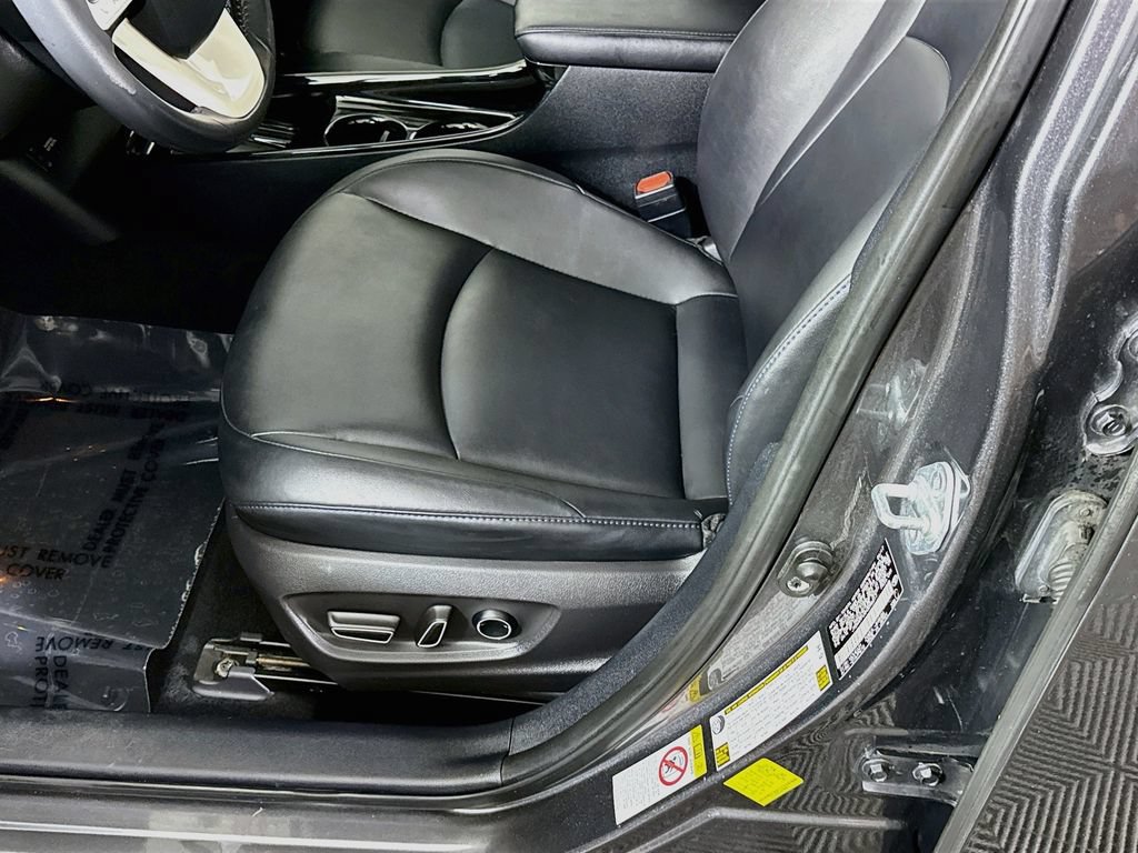 Used 2017 Toyota Prius Four Touring FWD image 24