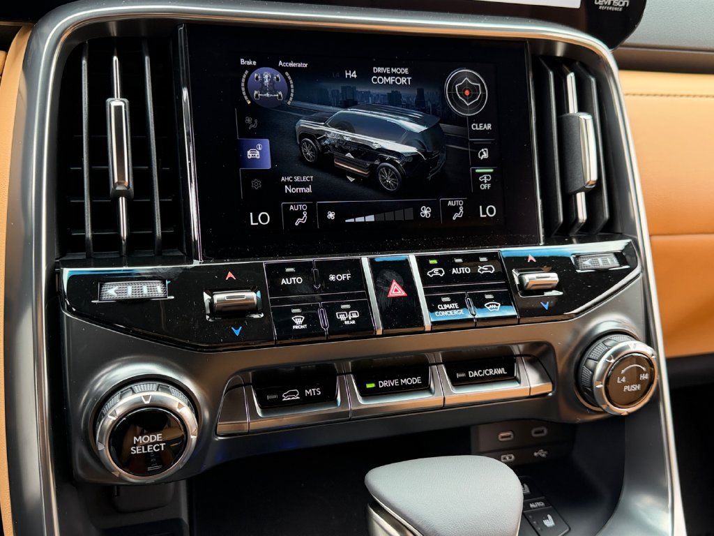 New 2026 Lexus LX 600 4WD w/ Luxury Package image 22