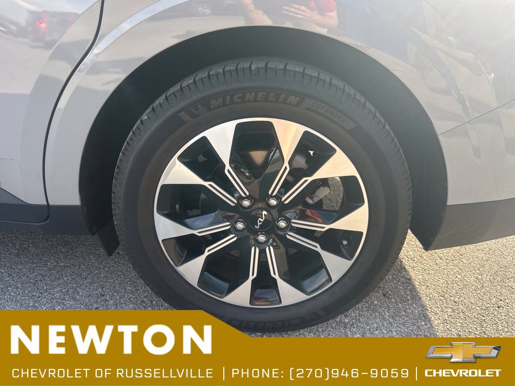 Used 2022 Kia Carnival EX FWD image 17