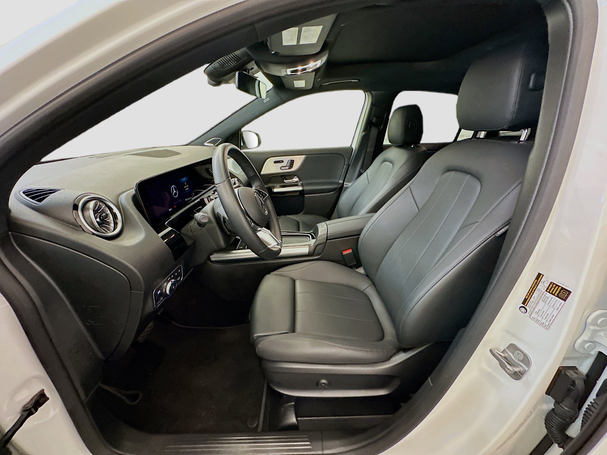 Used 2025 Mercedes-Benz GLA 250 4MATIC image 13