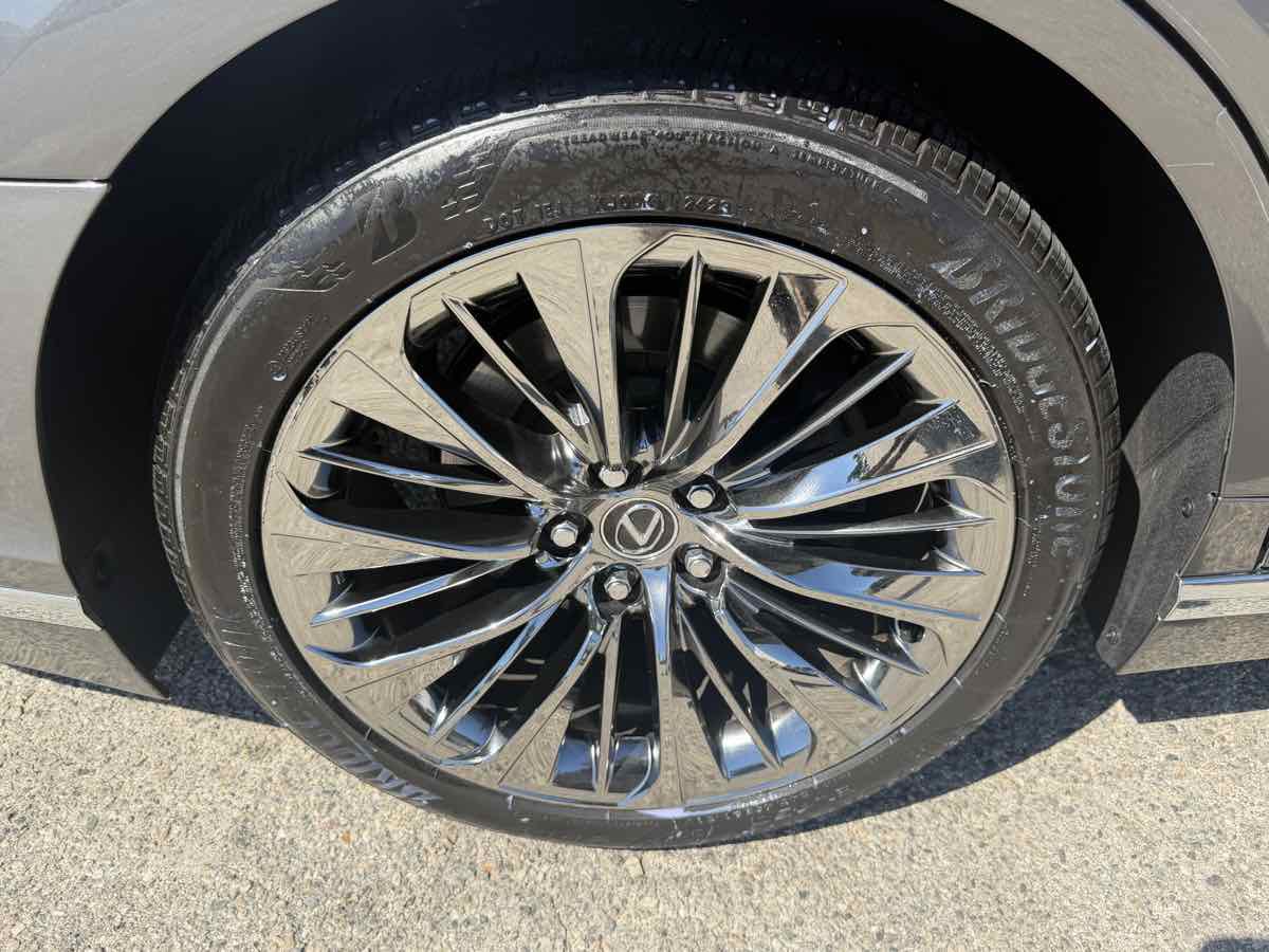 Used 2023 Lexus LS 500 AWD w/ Executive Package image 7