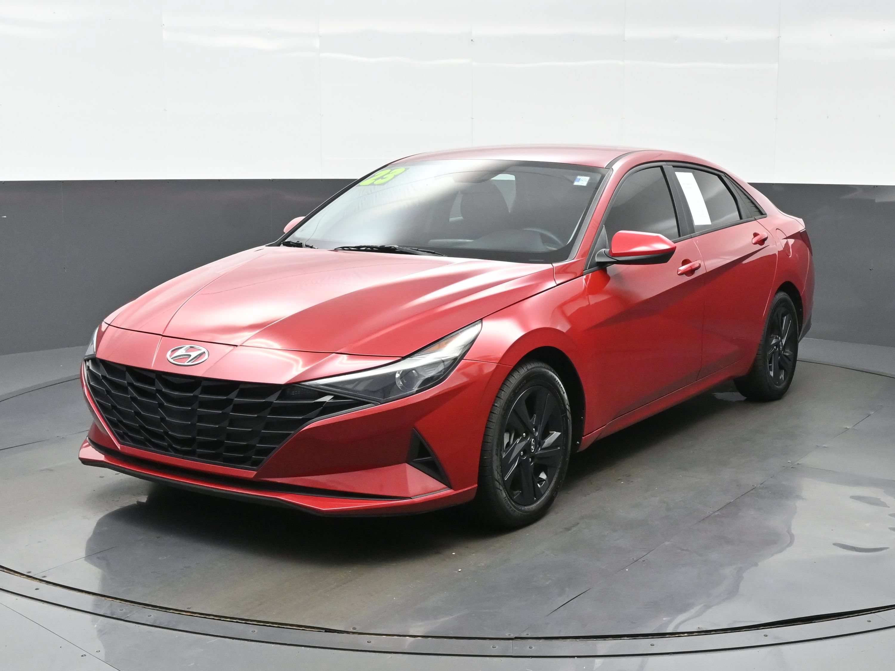 Used 2023 Hyundai Elantra SEL FWD image 2