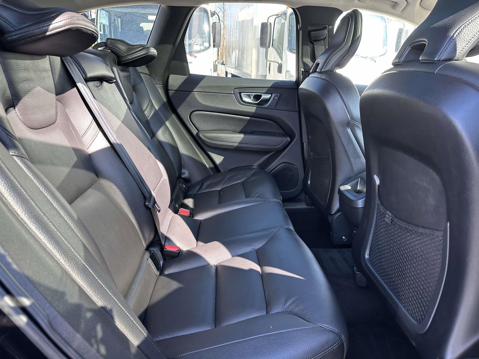 Used 2022 Volvo XC60 B5 Momentum w/ Climate Package image 25