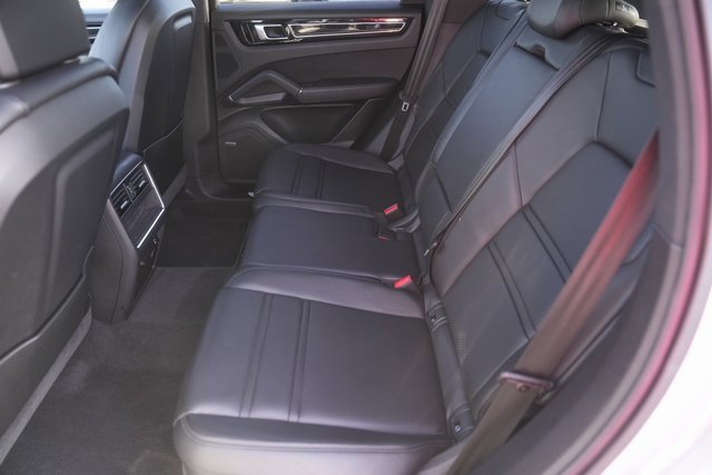Used 2021 Porsche Cayenne image 13