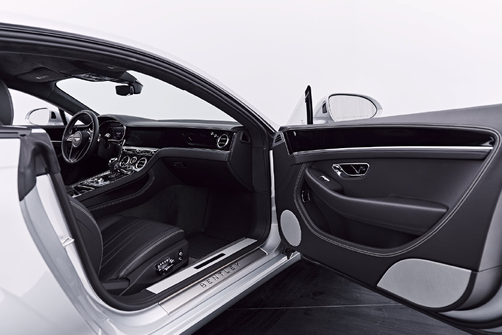 Used 2020 Bentley Continental GT AWD/4WD image 32