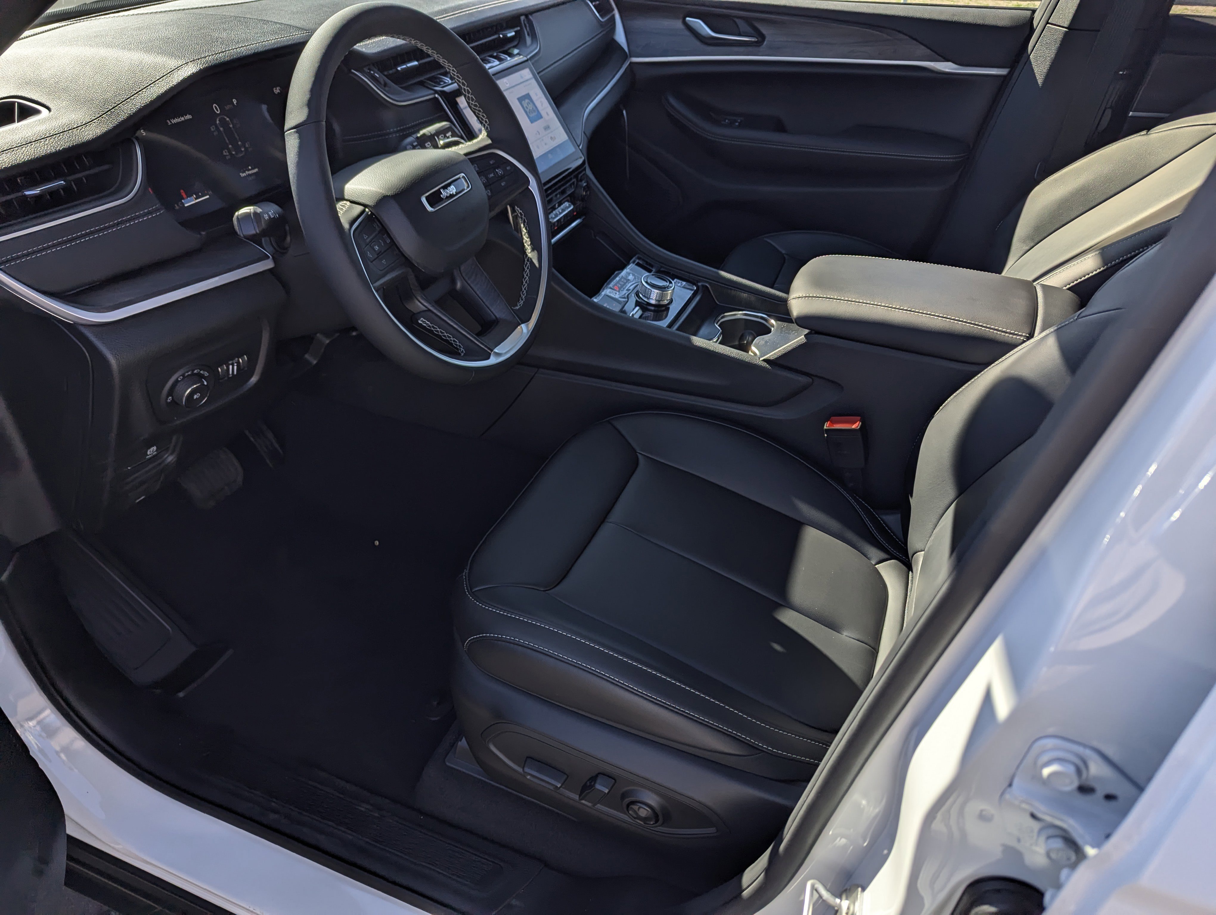 New 2025 Jeep Grand Cherokee L Limited image 9