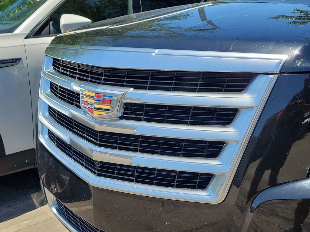Used 2019 Cadillac Escalade Luxury RWD image 3