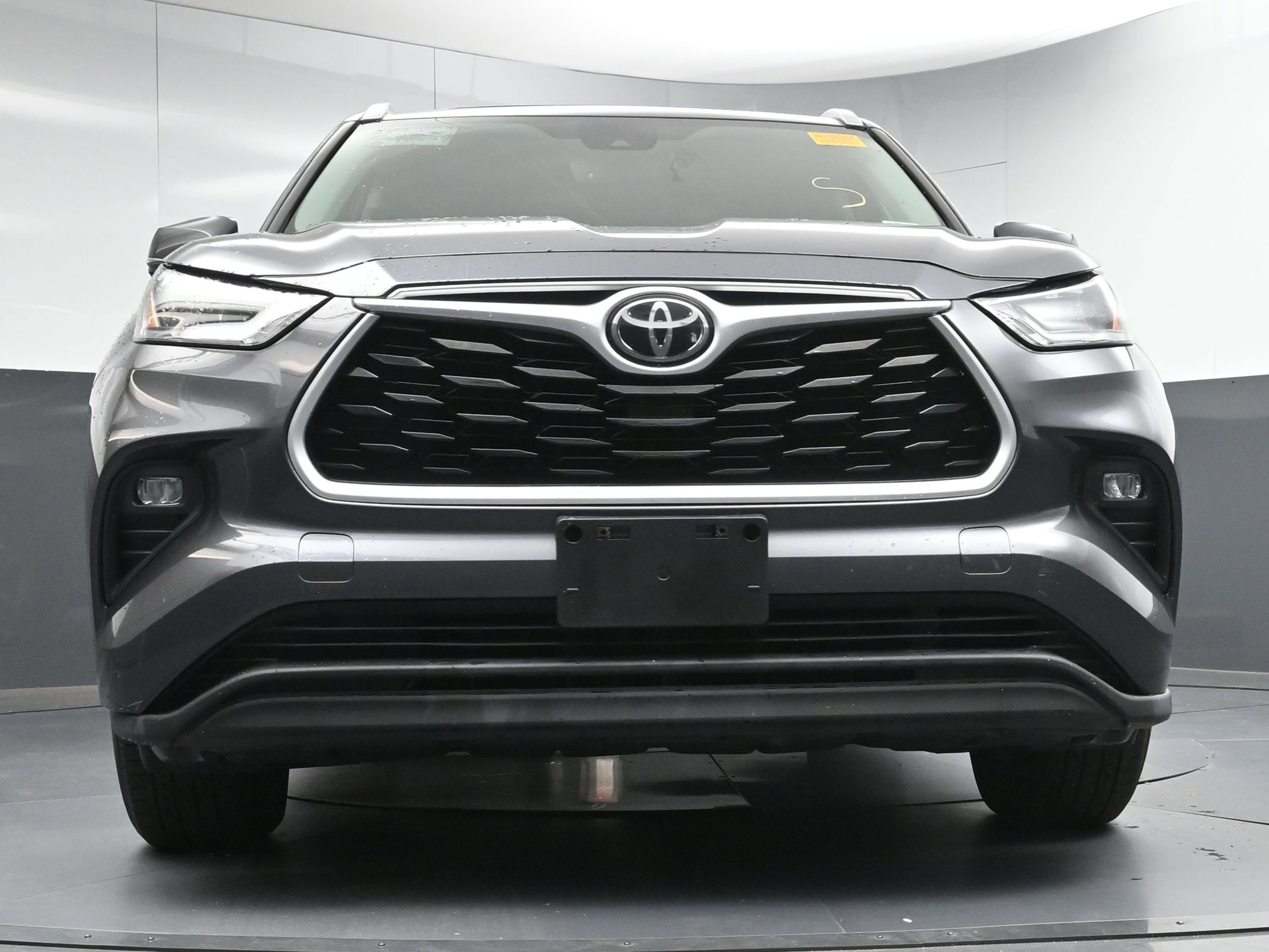 Used 2020 Toyota Highlander XLE image 25