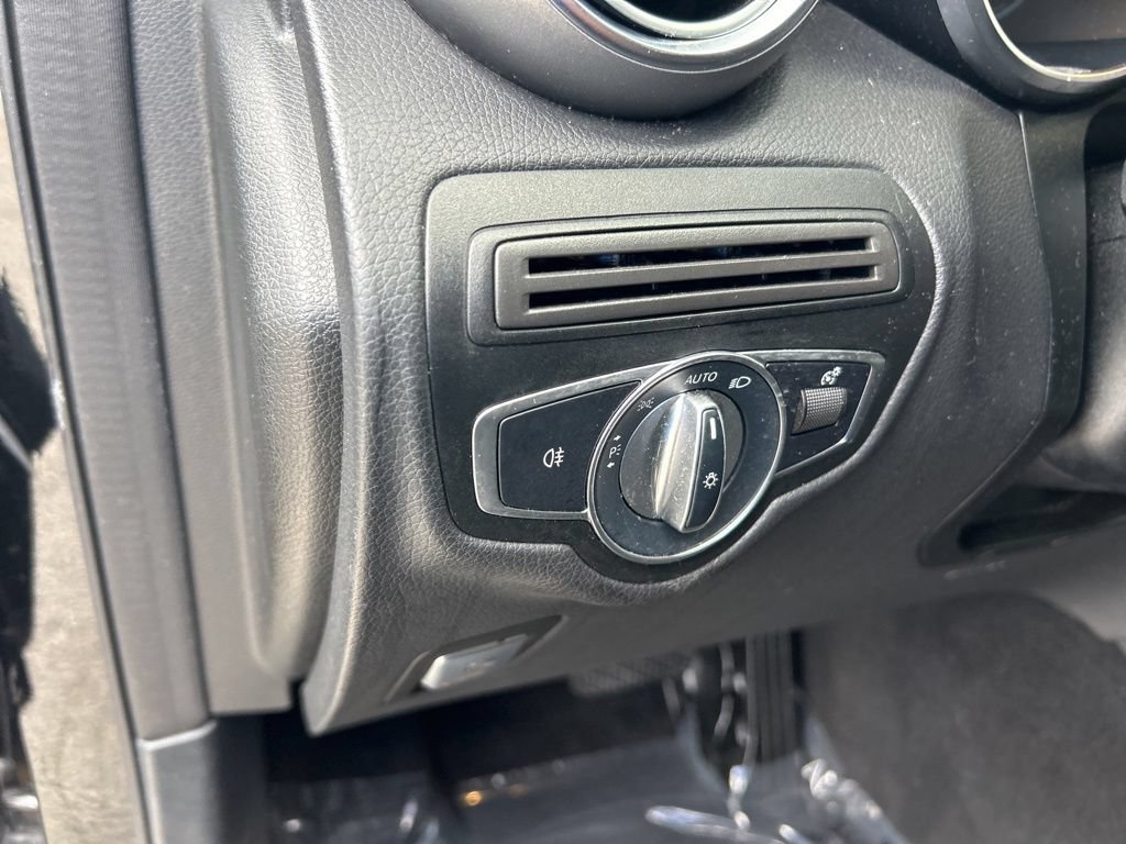 Used 2022 Mercedes-Benz GLC 300 image 36