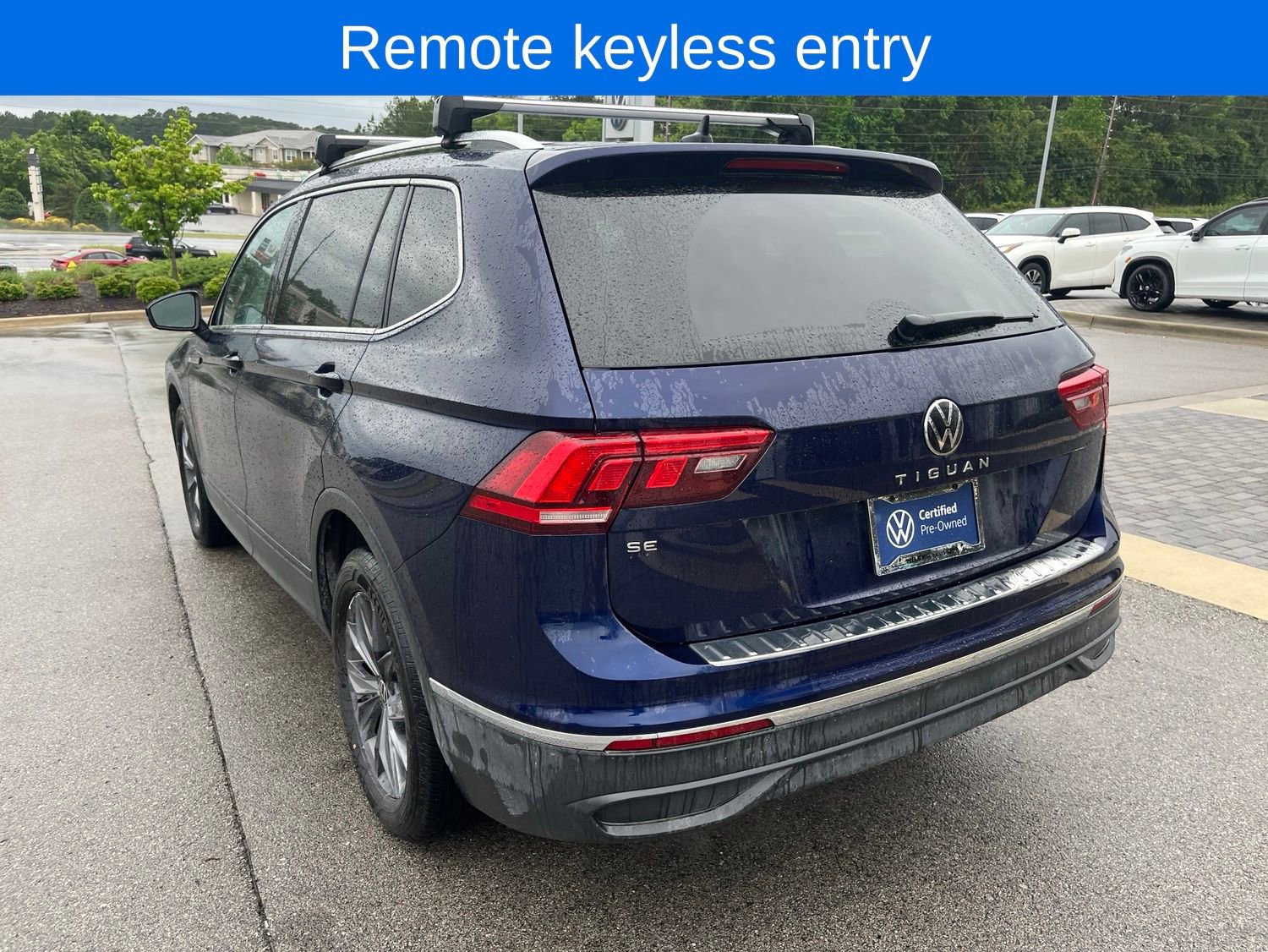 Used 2023 Volkswagen Tiguan SE w/ Panoramic Sunroof Package FWD image 7