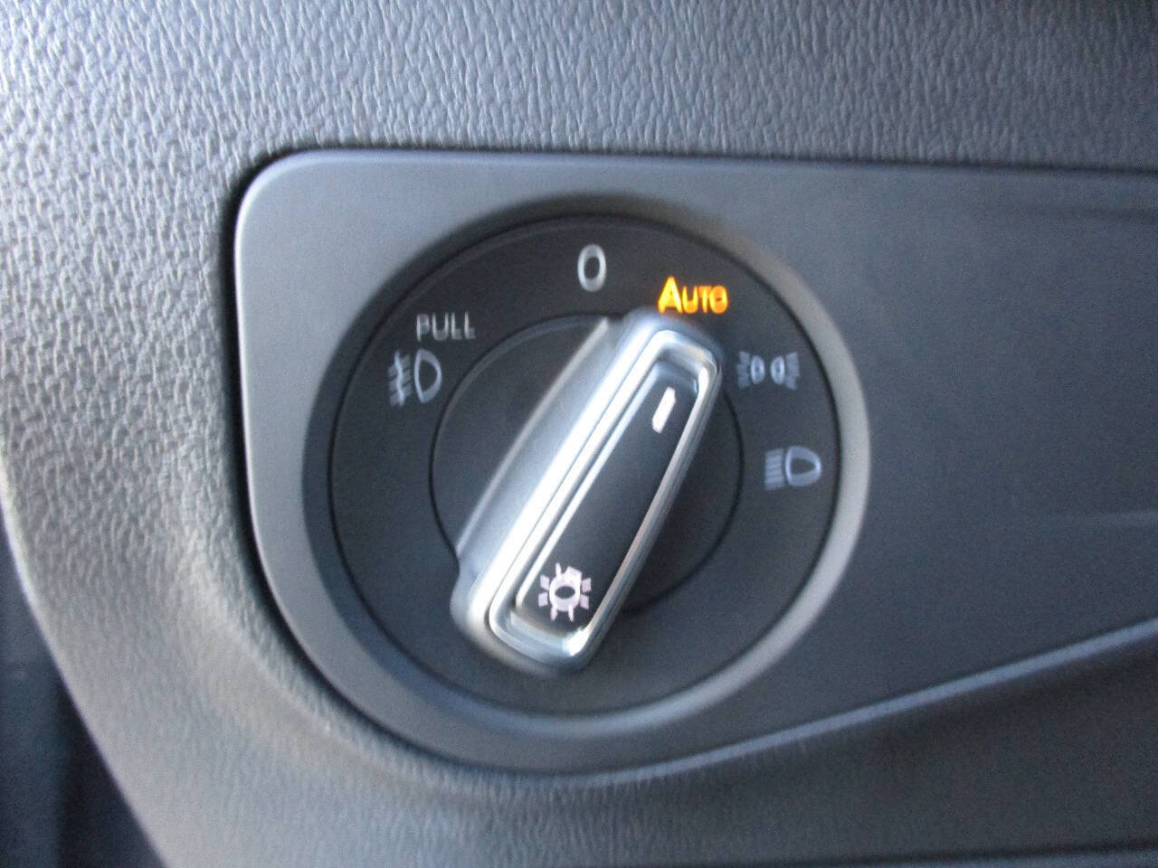Used 2021 Volkswagen Tiguan SE R-Line FWD image 68