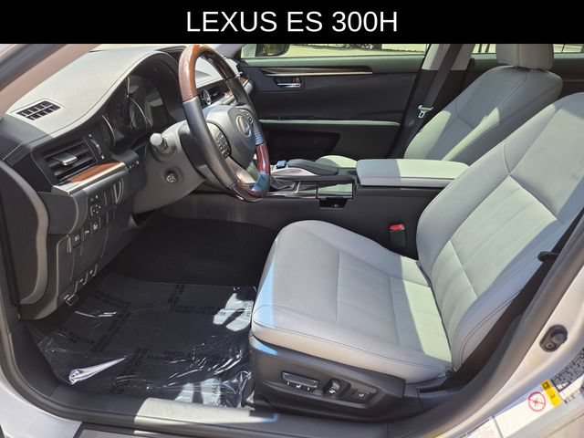 Used 2017 Lexus ES 300h w/ Luxury Package FWD image 22