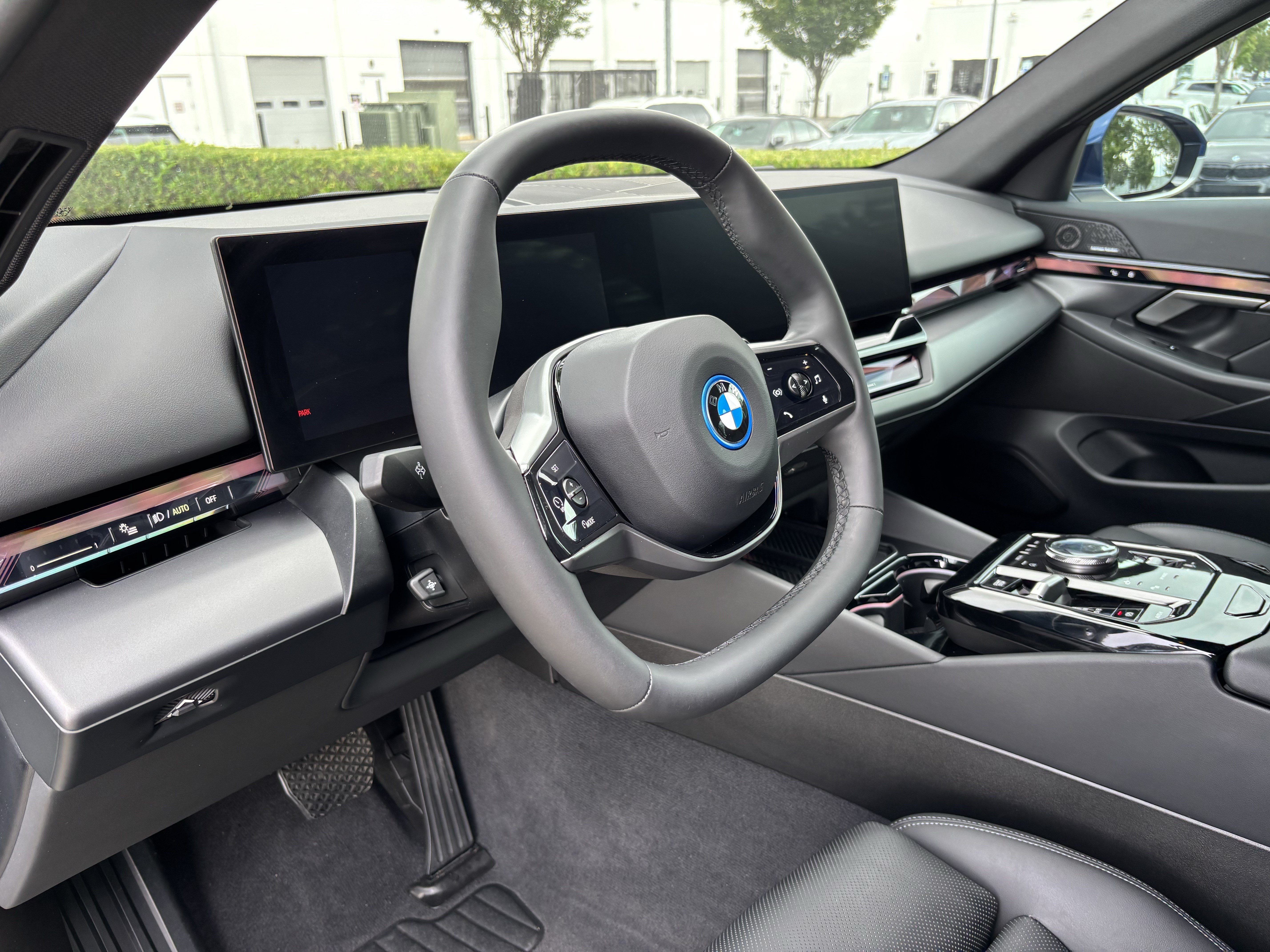 Used 2024 BMW i5 eDrive40i w/ Convenience Package RWD image 17