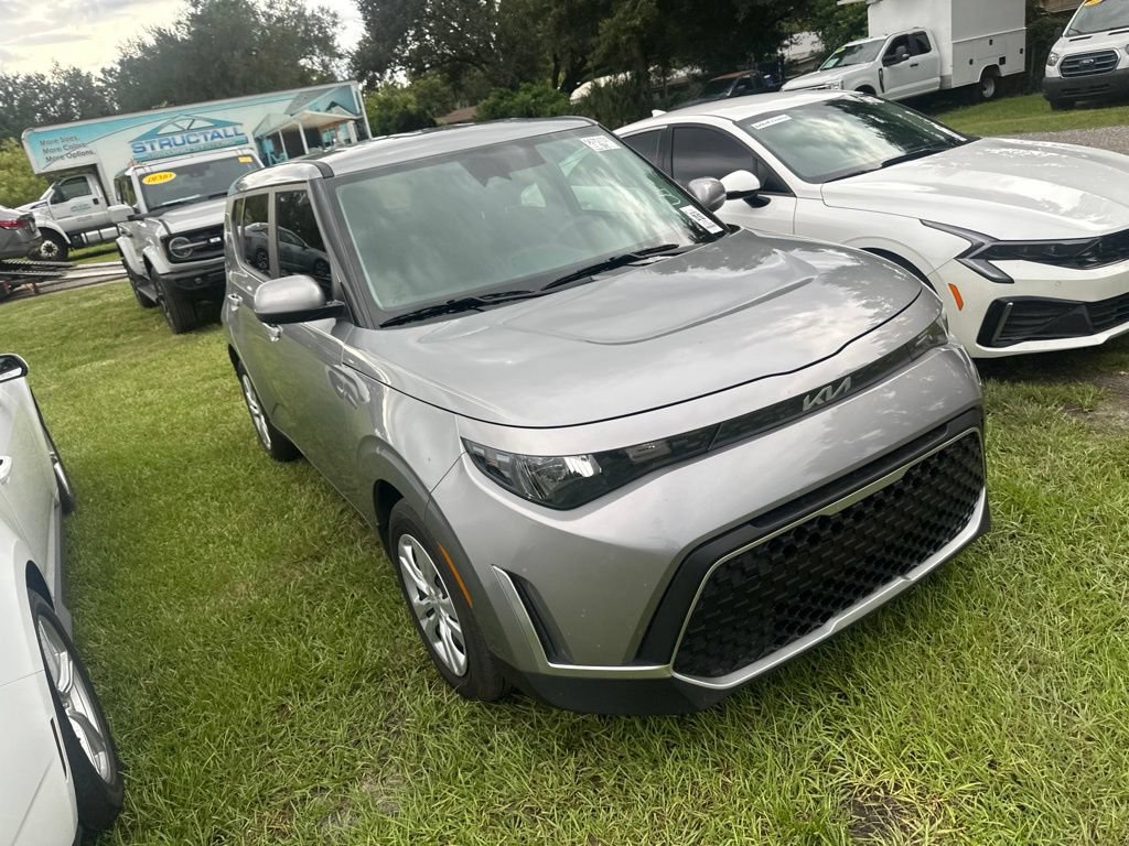 Used 2025 Kia Soul LX FWD image 6