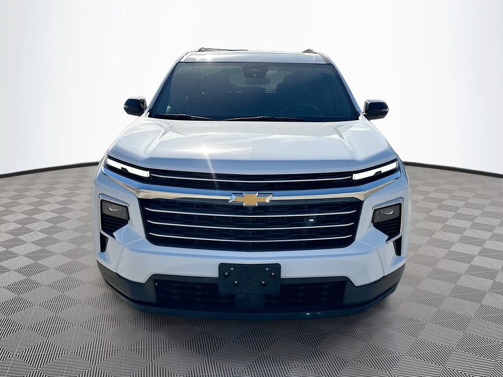 Used 2025 Chevrolet Traverse LT w/ Sun and Wheel Package image 2