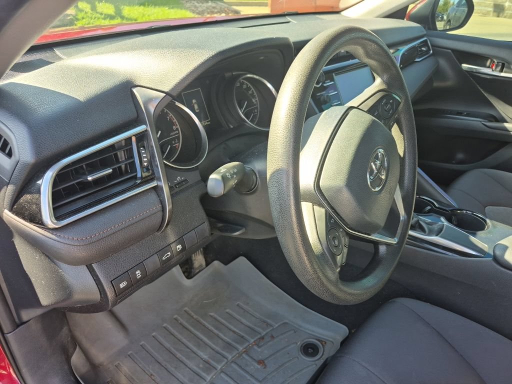 Used 2018 Toyota Camry LE w/ Convenience Package FWD image 10
