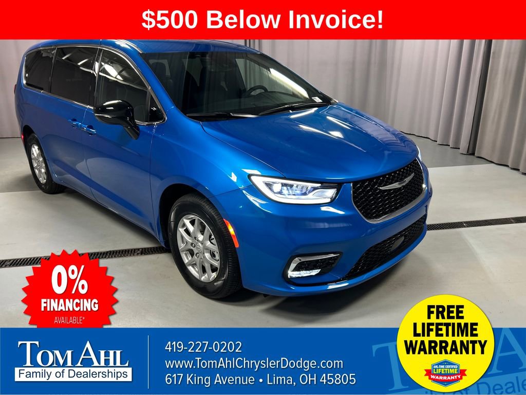 New 2026 Chrysler Pacifica Select