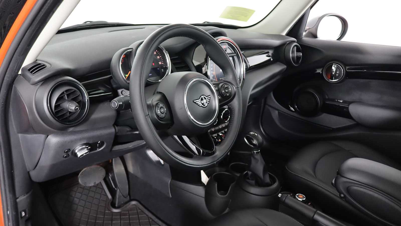 Used 2019 MINI Cooper 4-Door Hardtop FWD image 12