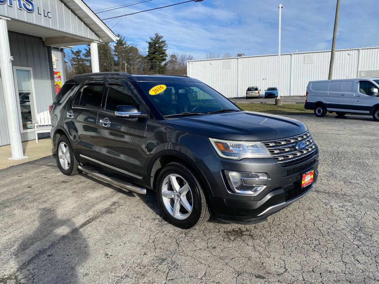 Used 2016 Ford Explorer XLT w/ Equipment Group 202A image 9