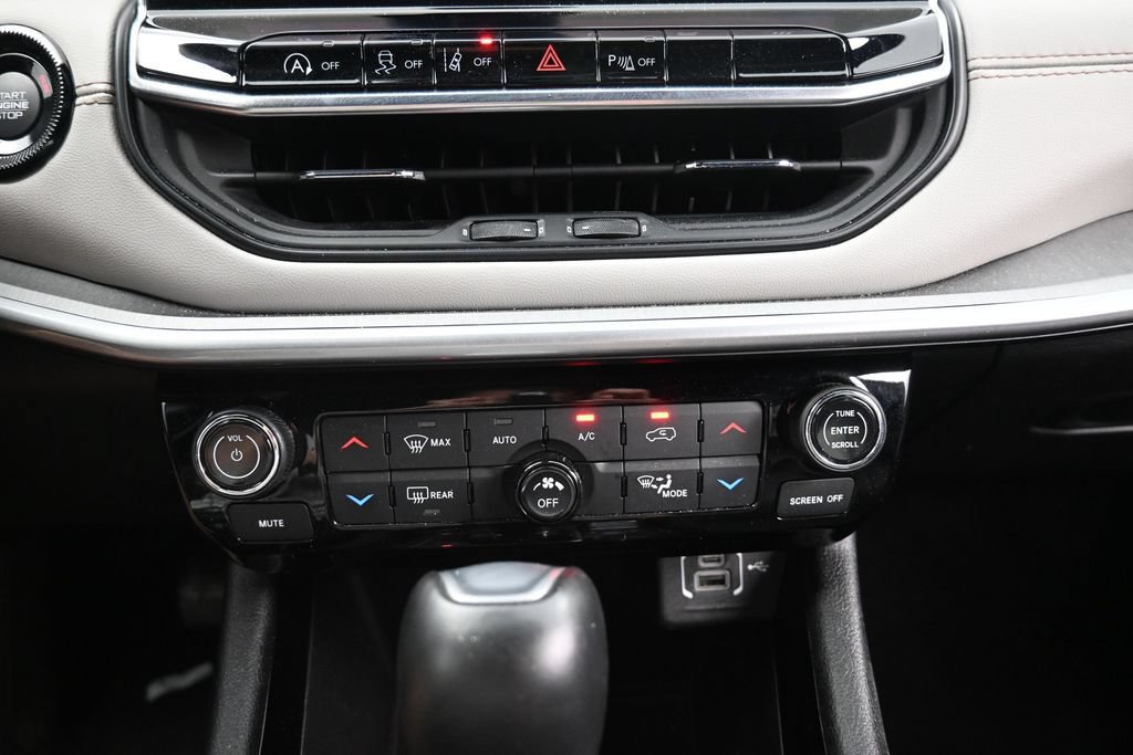 Used 2025 Jeep Compass Limited AWD/4WD image 14
