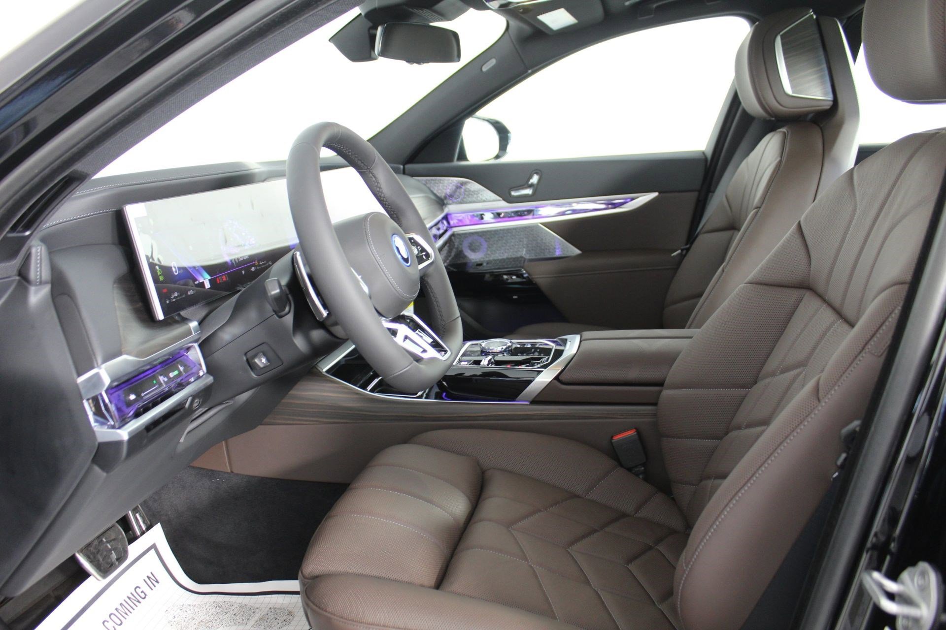 New 2026 BMW 750e xDrive w/ Executive Package image 29