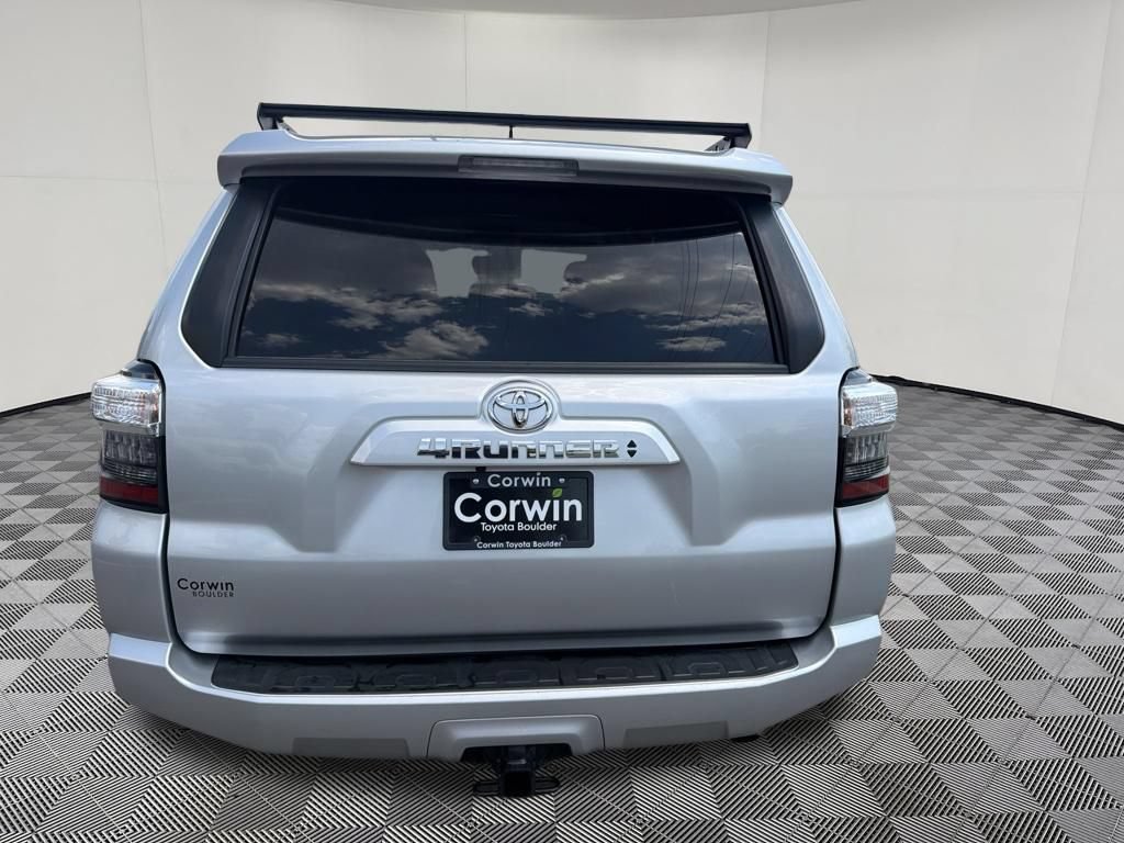 Used 2022 Toyota 4Runner SR5 AWD/4WD image 5