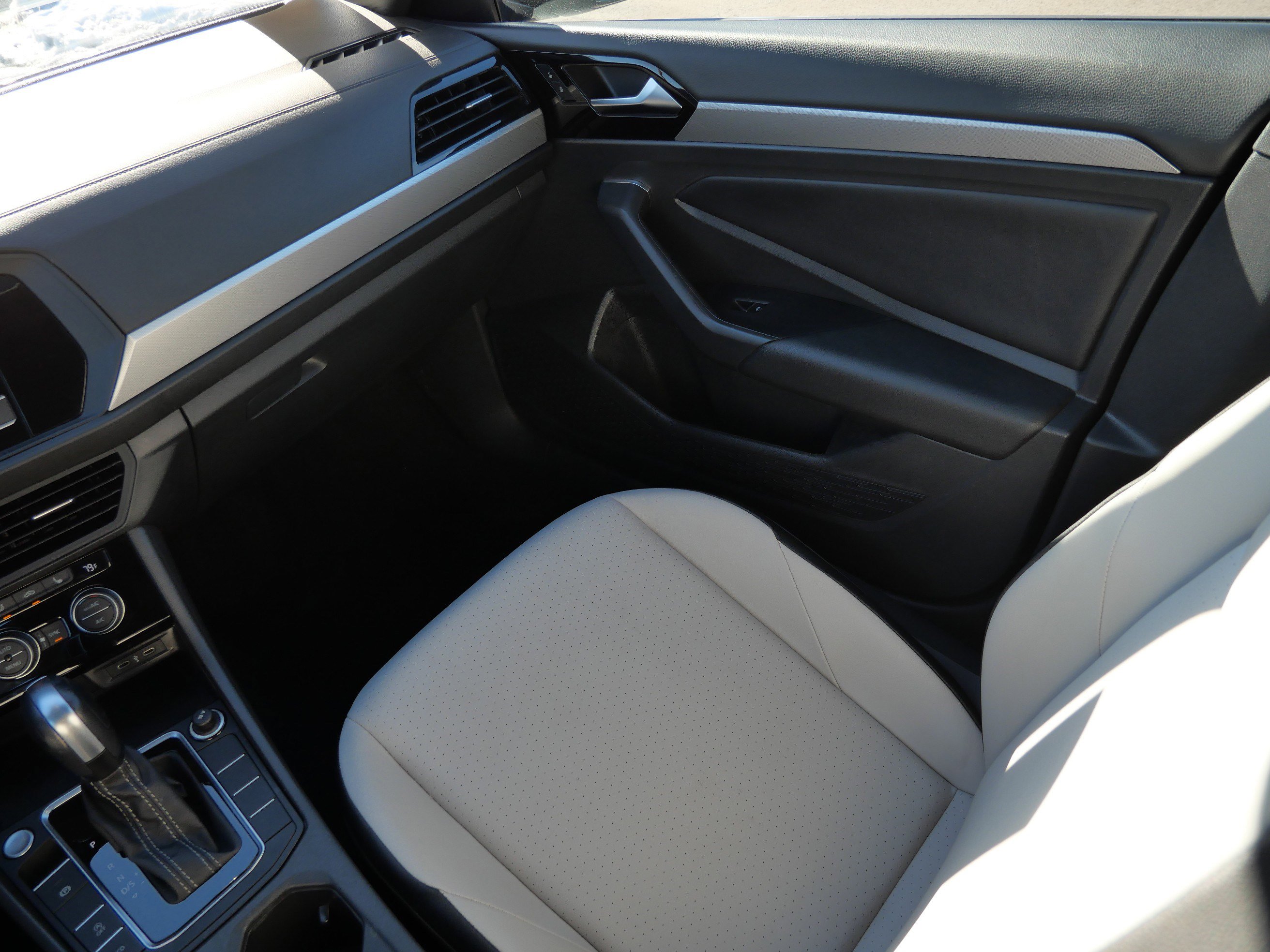 Certified 2021 Volkswagen Jetta R-Line w/ R-Line Cold Weather Package image 11