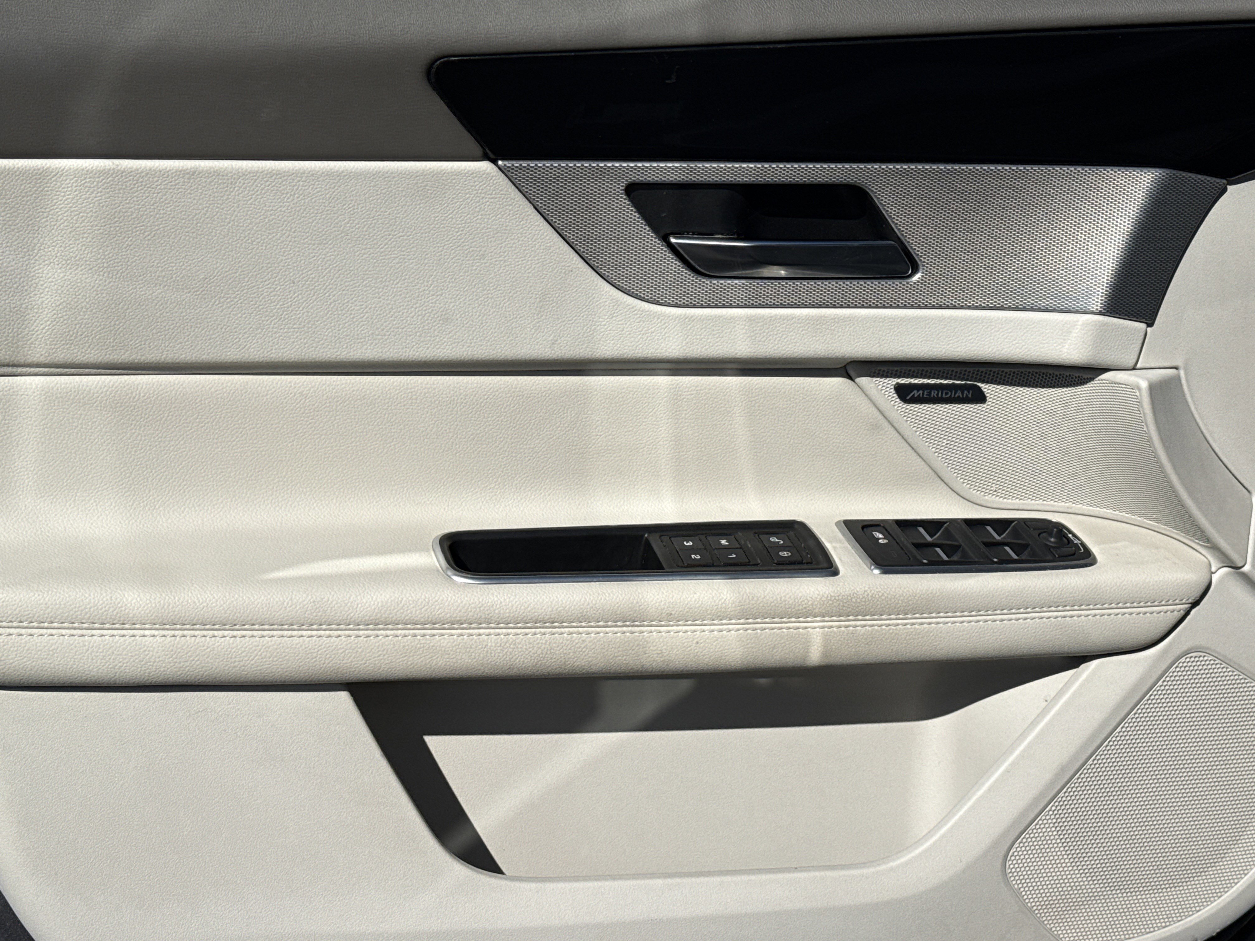 Used 2020 Jaguar XF Prestige image 14