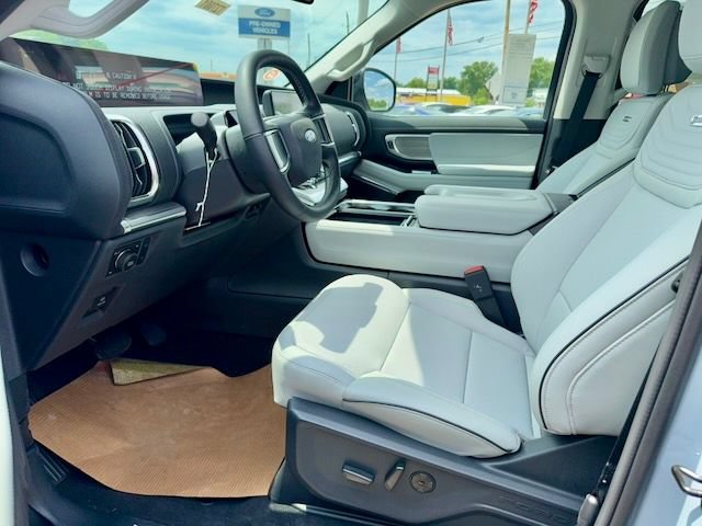 New 2027 Ford Expedition Max Platinum w/ Platinum Ultimate Package AWD/4WD image 13