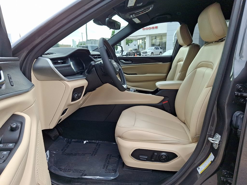 Used 2023 Jeep Grand Cherokee L Limited AWD/4WD image 15