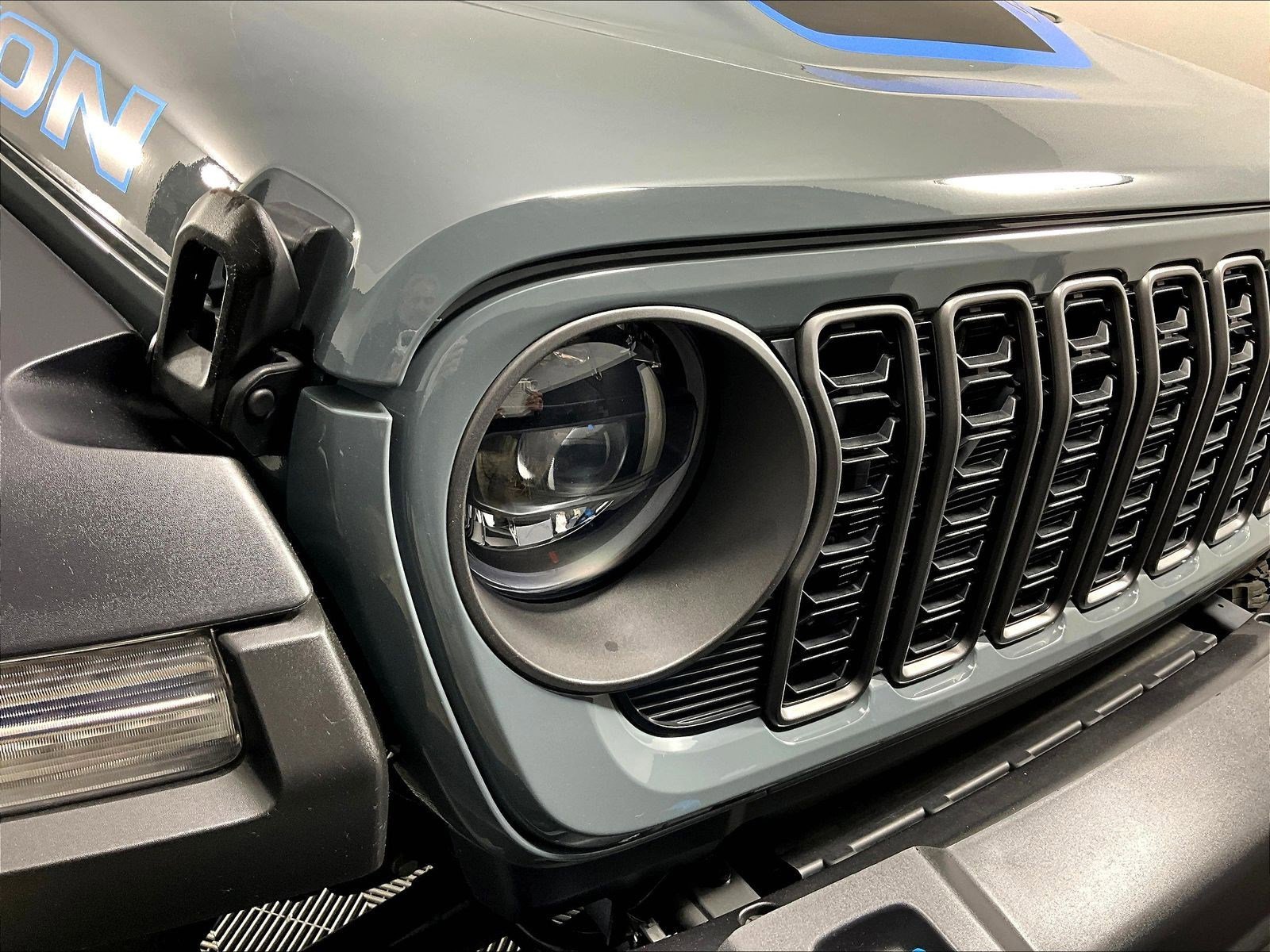 Used 2024 Jeep Wrangler Unlimited Rubicon 4xe AWD/4WD image 31