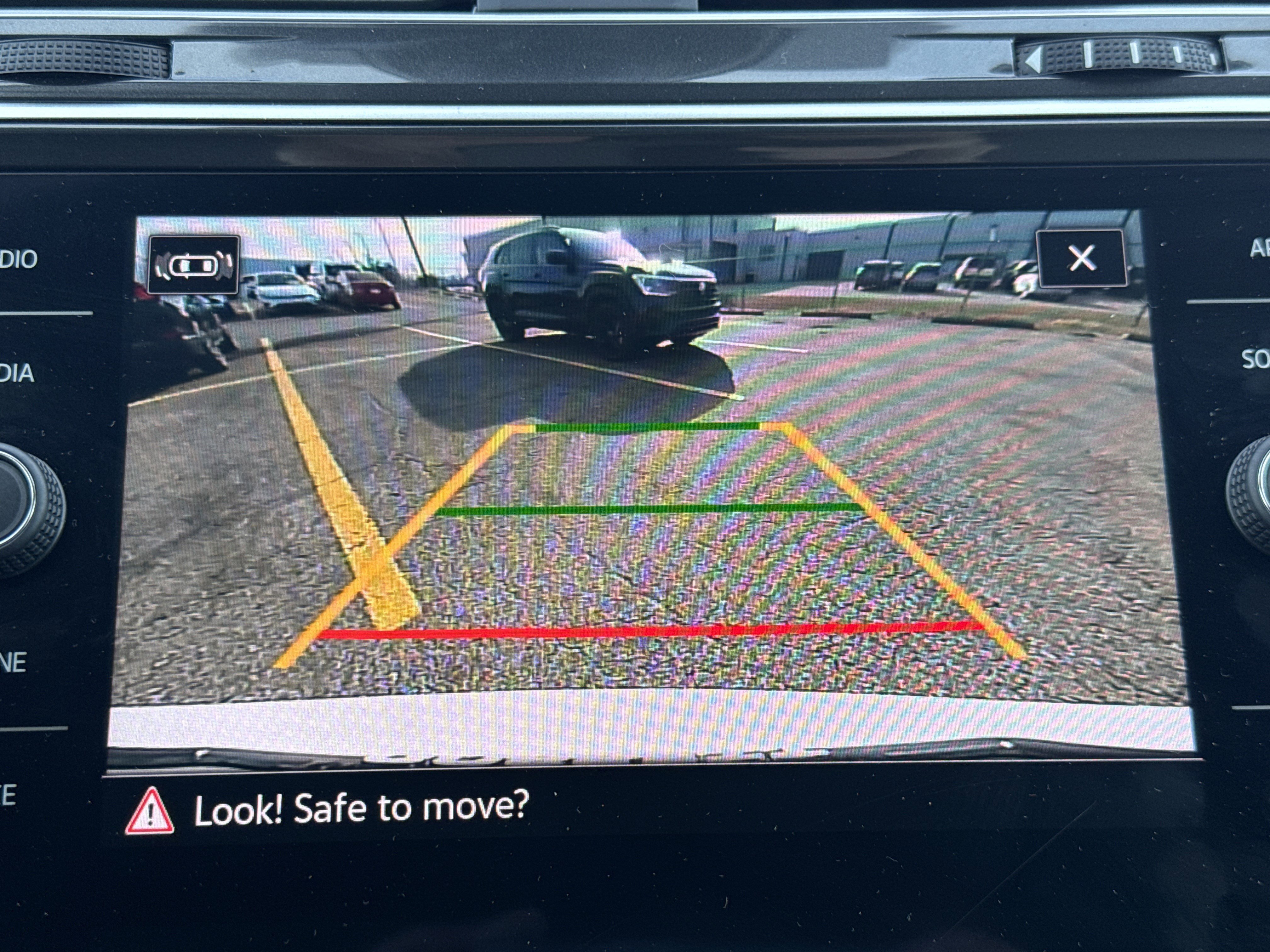 Used 2024 Volkswagen Tiguan SE image 13