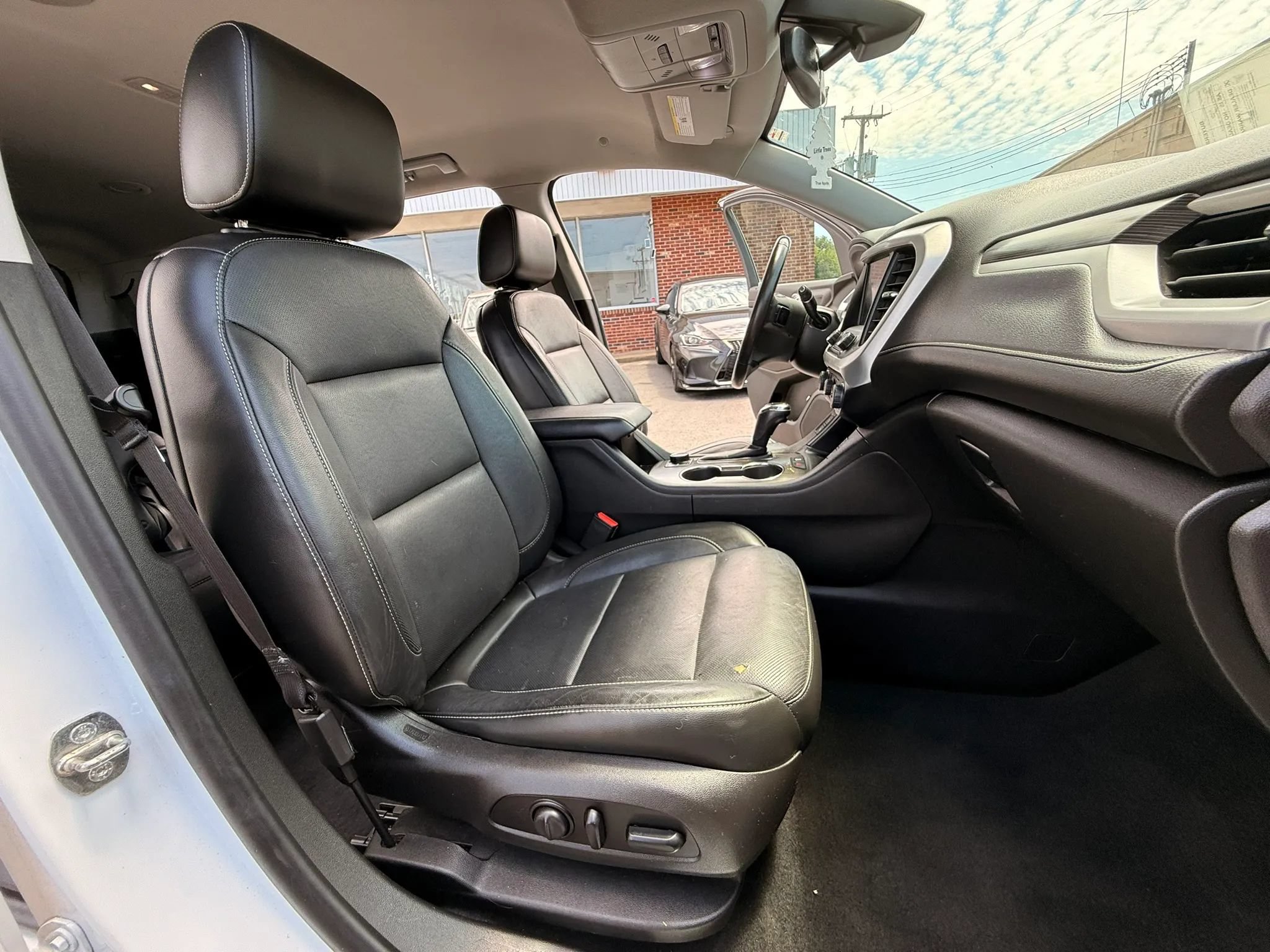 Used 2019 GMC Acadia SLT AWD/4WD image 18