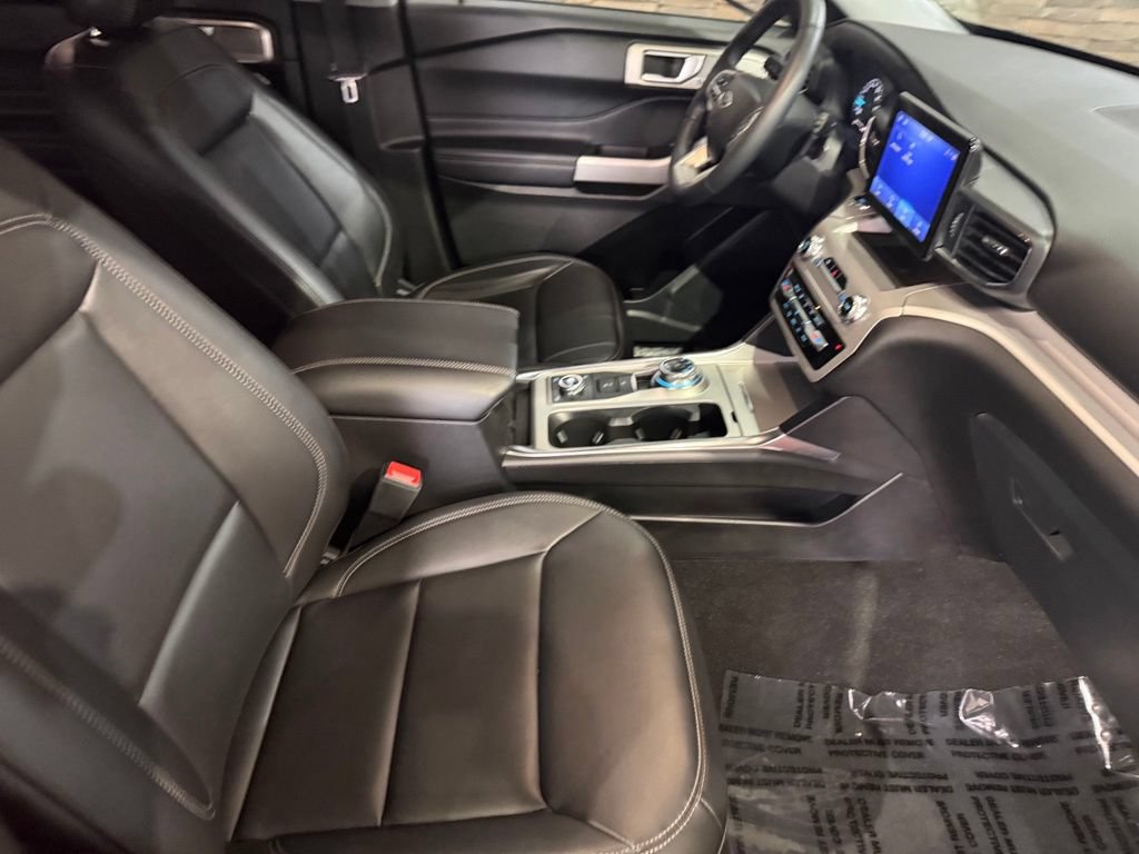 Used 2024 Ford Explorer XLT w/ Equipment Group 202A AWD/4WD image 25
