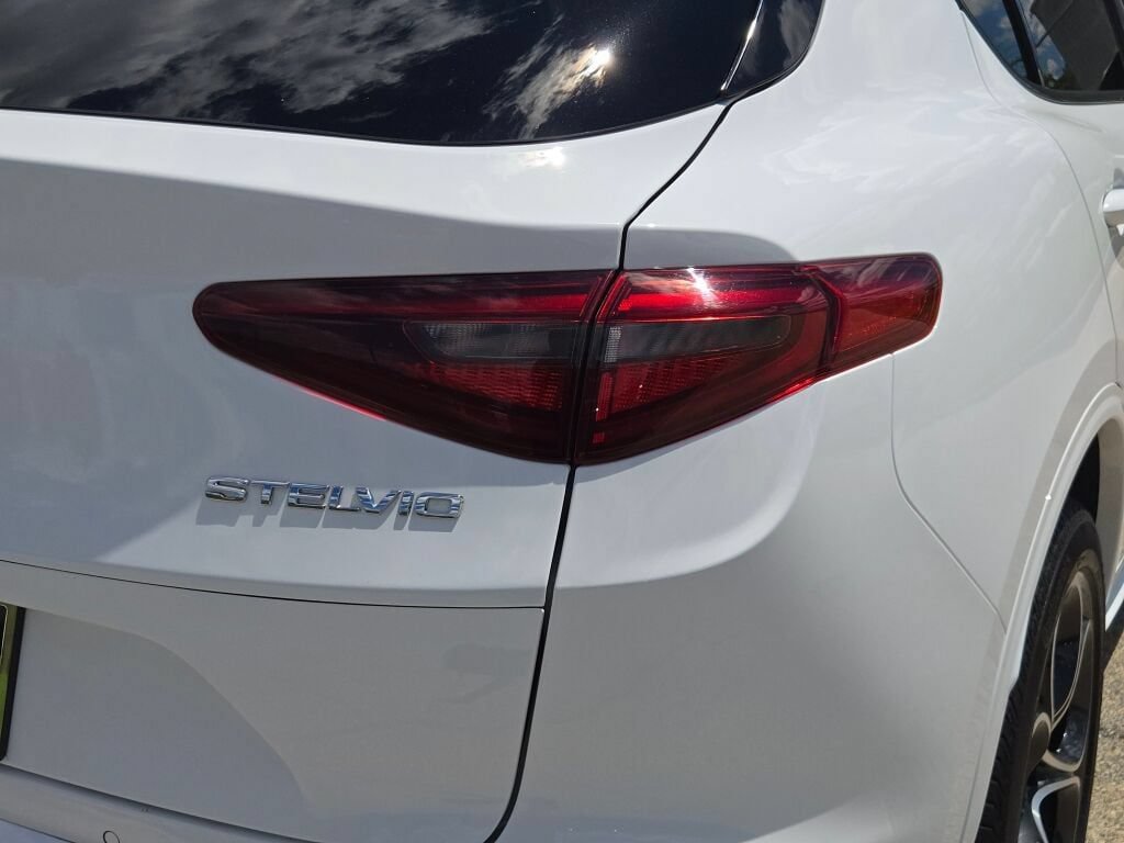 Used 2022 Alfa Romeo Stelvio Veloce AWD/4WD image 13