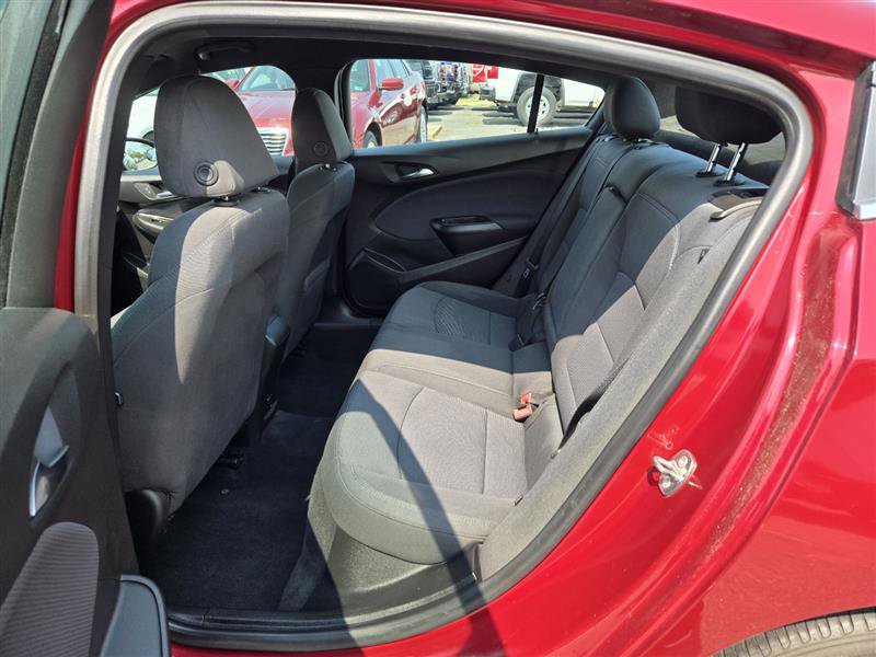 Used 2018 Chevrolet Cruze LT w/ Convenience Package image 31