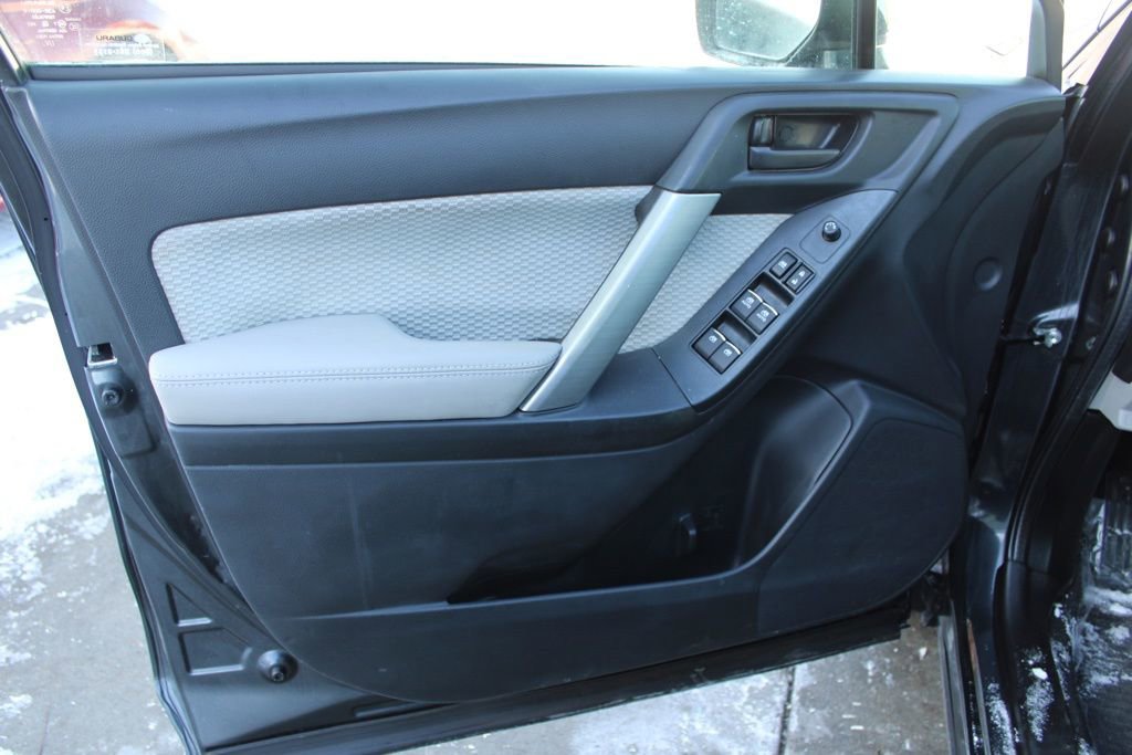 Used 2017 Subaru Forester 2.5i Premium image 17