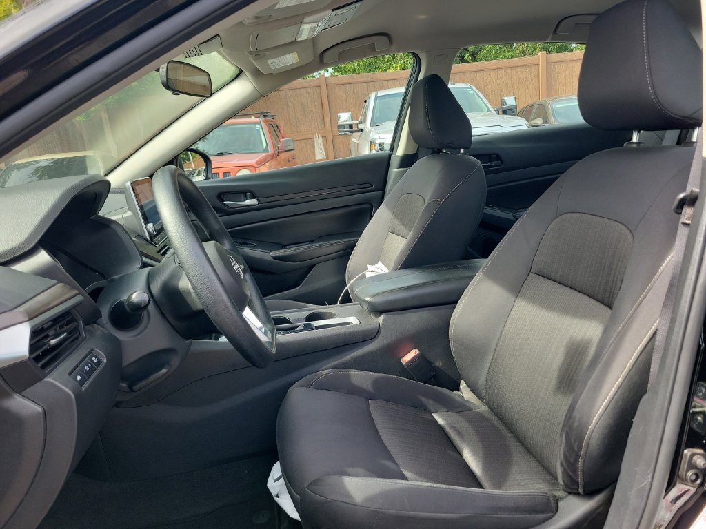 Used 2025 Nissan Altima 2.5 SV FWD image 19