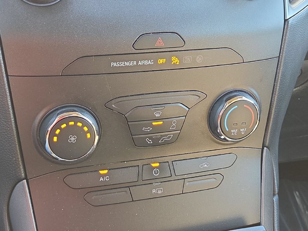 Used 2019 Ford Edge SE FWD image 22