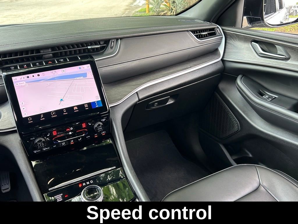 Certified 2024 Jeep Grand Cherokee Limited w/ Black Appearance Package image 14